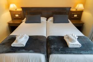 two beds with white shoes sitting on them at CT Las Tres Palmeras - Valle Gran Rey in Valle Gran Rey +31 photos