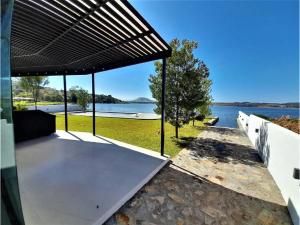a large patio with a view of the water at Casa en Lago Rapel, Quebrada Honda in Lago Rapel