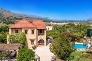 an aerial view of a house with a swimming pool at Villa Avra by Villa Plus in Asprouliánoi