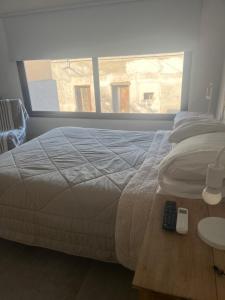 a bedroom with a large bed and a window at En el Centro in Gualeguaychú