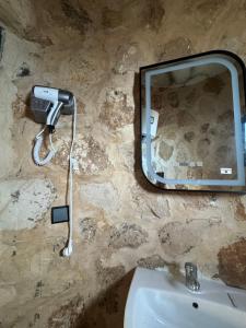 a camera on a wall next to a sink at Chalet en Pierre Benslimane in Aïn Sferjila +9 photos