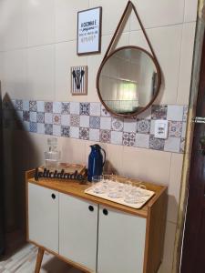 a table with glasses on it with a mirror at Chalé Triunfo in Pacoti +31 photos
