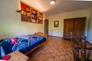 a bedroom with a bed and a wooden floor at Int Dörpe in Lengerich