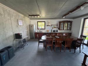 a kitchen and dining room with a table and chairs at Wczasowa 26 in Karwieńskie Błoto Drugie