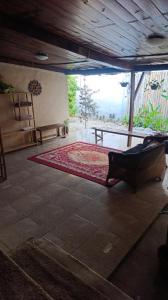 a room with a rug and a hammock in a room at SPA Alexandre Maia quarto 2 in Juazeiro do Norte