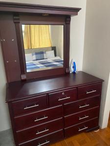 a dresser with a mirror on top of it at El refugio de Lolita, tu hogar en Loja in Loja