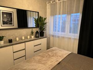 a bedroom with a bed and a window at Incanto Apartament os Kopernika in Starogard Gdański