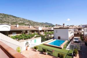 an aerial view of a house with a swimming pool at ESTRELLA del GUADALQUIVIR in Arroyo Frio