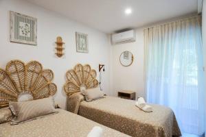 a bedroom with two beds and a window at ESTRELLA del GUADALQUIVIR in Arroyo Frio +27 photos