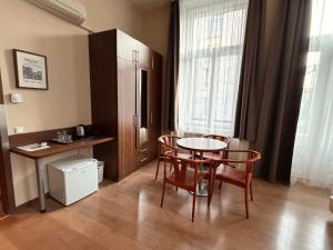 a living room with a table and chairs in a room at Livora Boutique in Budapest