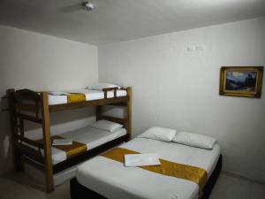 a room with two bunk beds in a room at Gaia Rodadero in Santa Marta