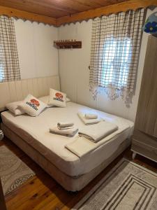 เตียงในห้องที่ Türkmen Apart2