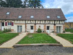 a house with a garden in front of it at Au pré de Mimi in Lalande-en-Son