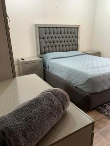 a bedroom with two beds and a headboard at Comfortable, equipped house for long stays in Juriquilla +25 photos