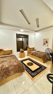 a bedroom with two beds and a window at مدينة الشرق الزرقاء in Az Zarqa
