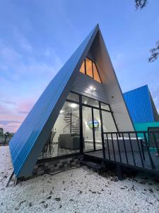 a small house with a blue roof at Cabañas Rio Brazo in Rio Celeste