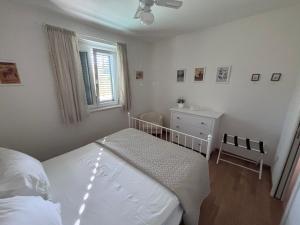 a bedroom with a bed and a dresser and a window at Appartamento Verde Golf in Miglianico
