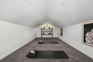 an attic room with three yoga mats on the floor at Mysa Homestead in Tonimbuc