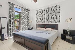 a bedroom with a bed and a tv in it at Casa Arrecifes in Coco +12 photos