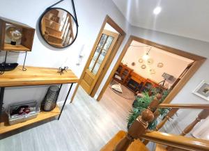 an overhead view of a living room with a mirror at Dúplex 4 dormitorios Playa Foz in Foz
