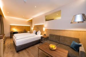 Giường trong phòng chung tại BichlAlm Berggasthof
