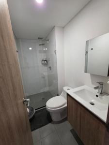 a bathroom with a toilet and a shower and a sink at Cozy studio apartment with a privileged view in Manizales