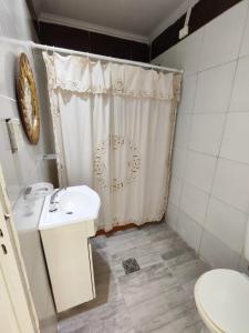 a bathroom with a shower and a sink and a toilet at Depto Pringles 1740 PB Parking Privado Gratis in Yerba Buena +11 photos