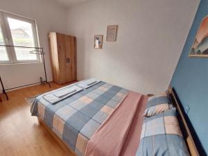 a bedroom with a bed and a window at Atelier22 in Prilep