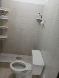 a bathroom with a white toilet in a room at LaHouse in Cali