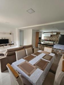 a living room with a dining table and a kitchen at Zanotti's House in Santa Teresa