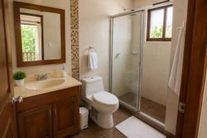 a bathroom with a shower and a toilet and a sink at Casa campo in Lamas