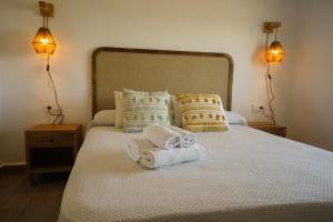 a bedroom with a bed with towels on it at Ap Turísticos Marea - Frente al Mar in Mojácar