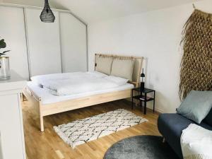 a bedroom with a white bed and a rug at Heilige-Hafen-Lodge in Heiligenhafen