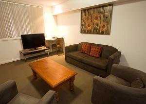 a living room with a couch and a table at Hibernian Hotel in Beechworth
