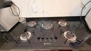 a stove top with several pots and pans on it at Casa Luxo & Conforto com 4 camas e 2 quartos completa in Juazeiro do Norte +37 photos