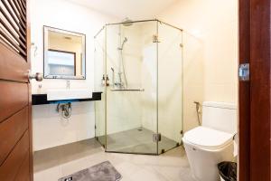 a bathroom with a glass shower and a toilet at XXYon INN Sukhumvit 4 - ยอน อินน์ 4 in Bang Kapi +44 photos