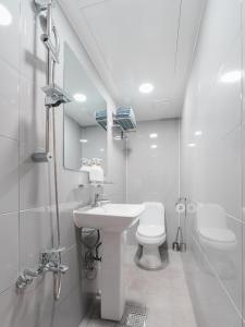 a white bathroom with a sink and a toilet at 포켓서울 여의도 in Seoul +42 photos