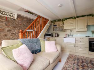 a living room with a couch and a kitchen at Longview Cottage in Bugle