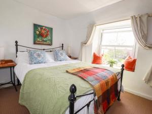 a bedroom with a large bed and a window at Longview Cottage in Bugle
