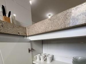 a kitchen with white cups on a counter at Super Apt morada do Vale in Governador Valadares +16 photos