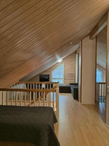 a bedroom with a bed and a wooden ceiling at Mökki Jyrkinkuja in Loimaa