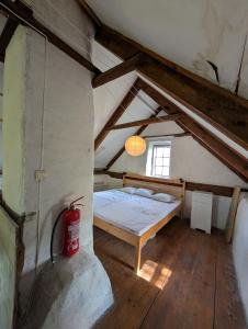 a bedroom with a bed in a attic at Lillstugan på Lansa in Aurgrund