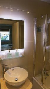a bathroom with a sink, toilet and bathtub at The Kings Head Hotel in Ross on Wye