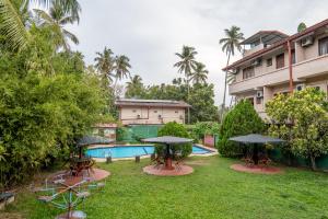 an image of the garden of a hotel with a swimming pool at Airport Green View Hotel Katunayake in Andiambalama