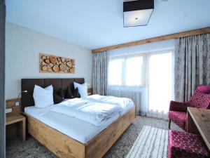 Ένα ή περισσότερα κρεβάτια σε δωμάτιο στο Hotel Röck Garni