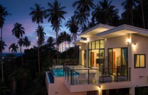 a house with a view of a villa at Panorama View Villa in Ban Thung