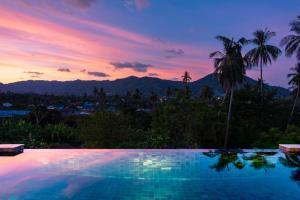 a swimming pool with a sunset in the background at Panorama View Villa in Ban Thung +26 photos