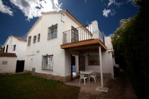 a white building with a table and a balcony at Sunway Torre La Veleta in Sitges
