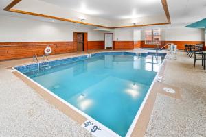 a large swimming pool with blue water at Hampton Inn Duluth-Canal Park in Duluth