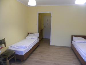 Łóżko lub łóżka w pokoju w obiekcie Pokoje Gościnne Standard